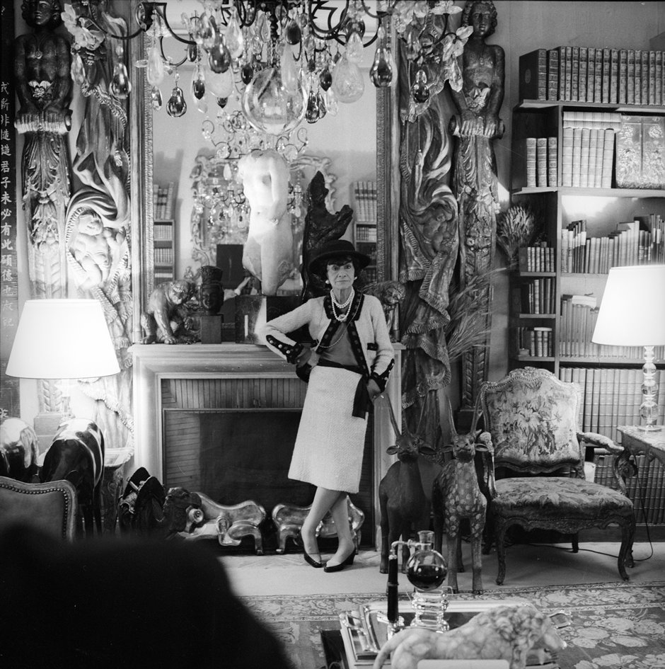 Coco Chanel dans son appartement 31 rue Cambon, Paris Cecil Beaton, 1965 Archives à Sotherby's