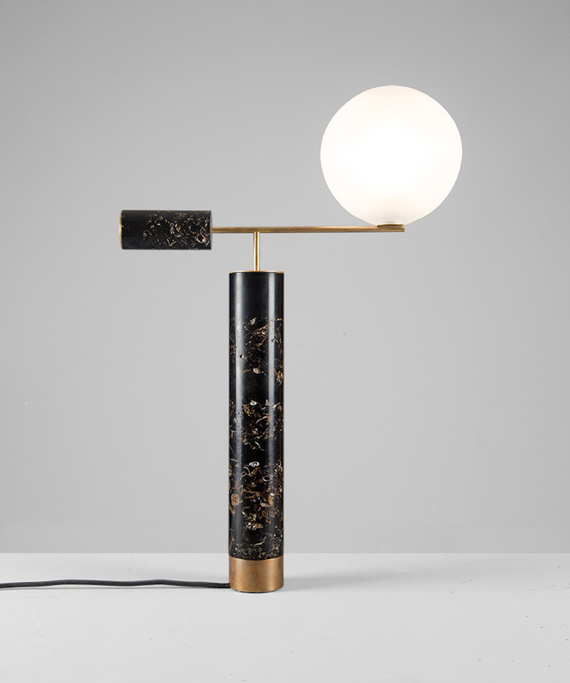 Lampe Flora résine laiton patiné design Marcin Rusak